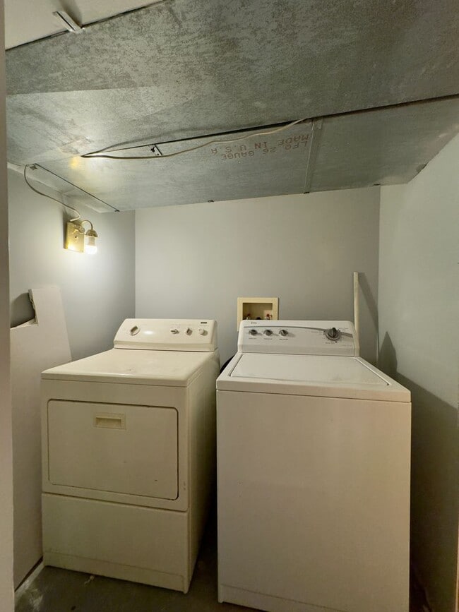 Building Photo - Charming 3 Bedroom/2.5 Bathroom Townhome in Greektown, MD!