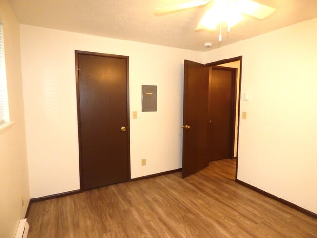 Building Photo - Anita Manor Apartments