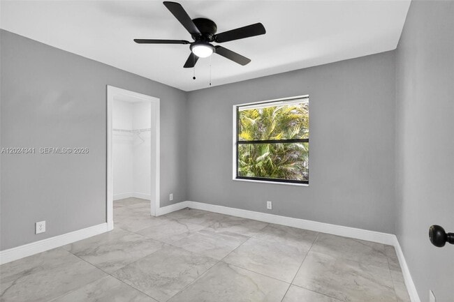 Building Photo - 9654 Sun Pointe Dr