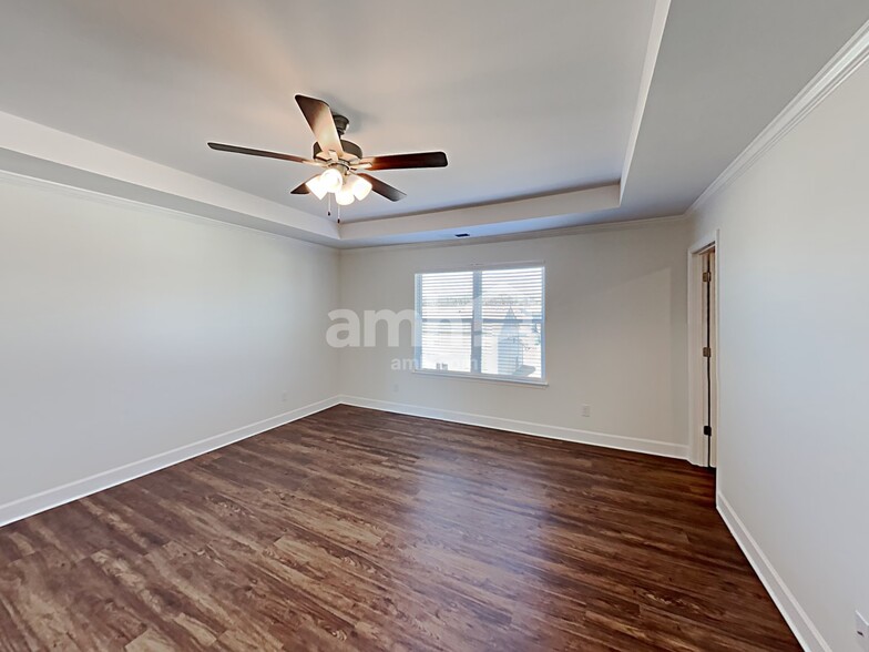 Building Photo - 950 Colonnade Dr