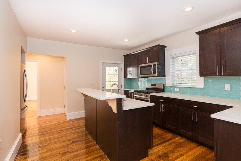 Building Photo - 9 Rock Valley Ave