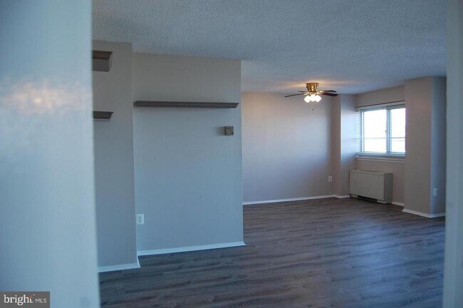 Building Photo - 1225 Martha Custis Dr
