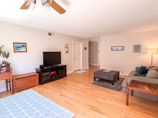 Building Photo - Beautiful 4-bedroom, 2-bathroom Newbury Pa...