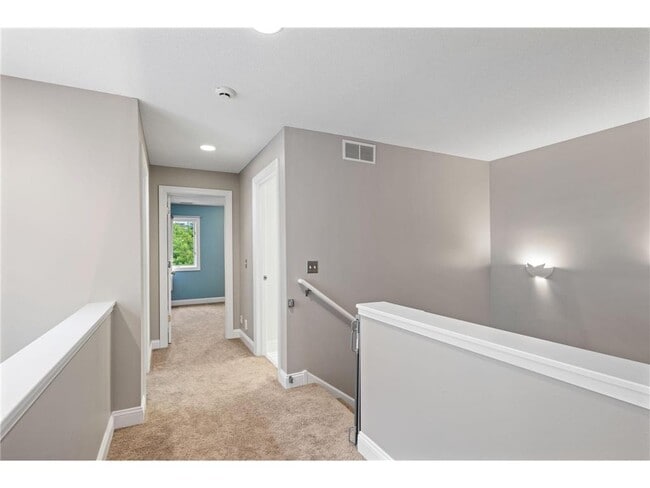 Building Photo - 517 River St