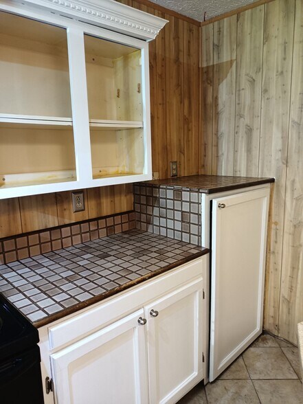 Building Photo - 471 Logan Ave