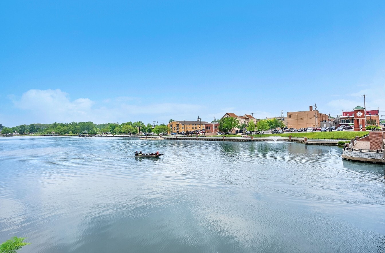 Building Photo - 139 Center St