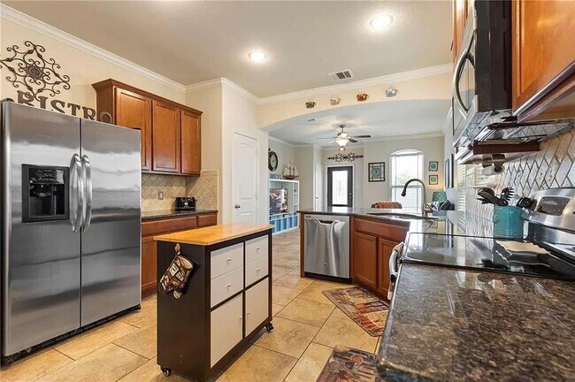 Building Photo - 156 Golden Eagle