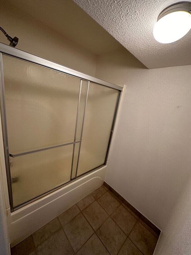Building Photo - 312 N Riverside Dr