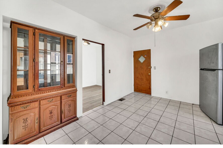 Building Photo - 2258 N Central Ave