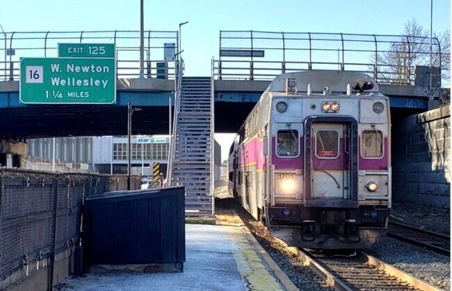 Building Photo - 6 Lowell Ave