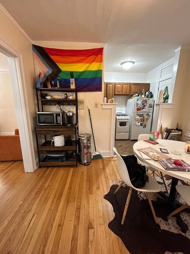 Building Photo - 5058 N Wolcott Ave