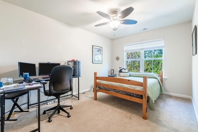 Building Photo - Beautiful 3-Bed, 2.5 Bath Townhome Available on 8/15!