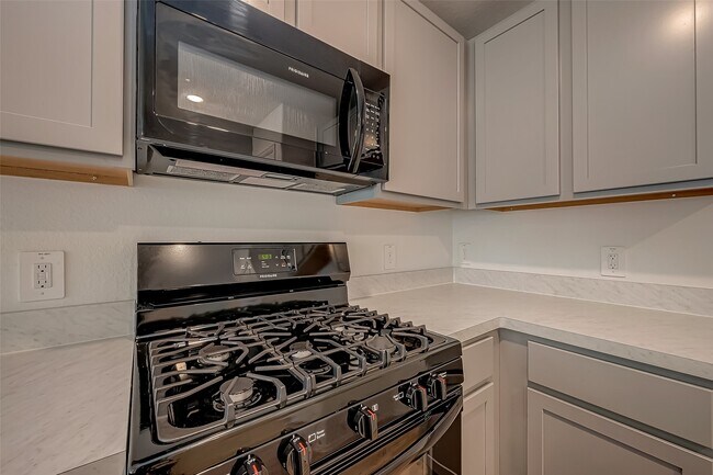 Building Photo - 18111 Robin Creek Dr