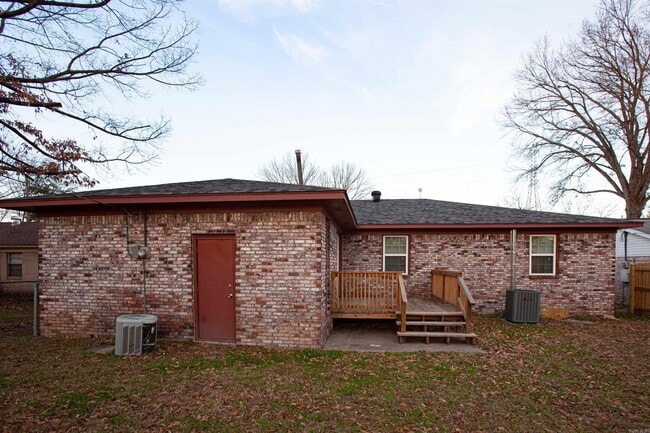 Building Photo - 6510 Farmstead Rd