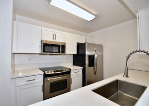 Building Photo - Move-In Ready Upgraded 1 Bed • 1 Bath Cond...