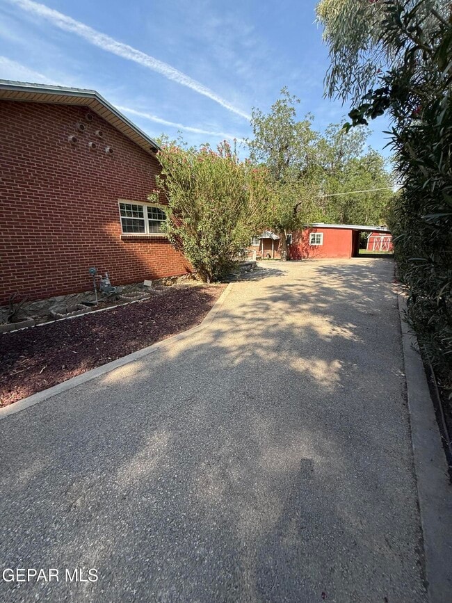 Building Photo - 258 Riverside Dr