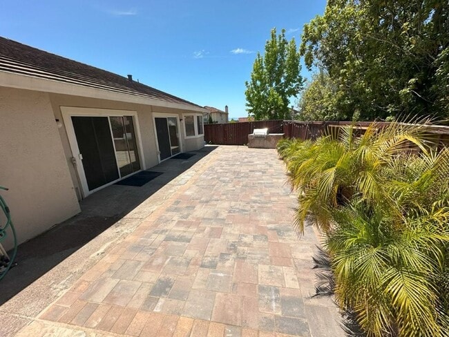 Building Photo - Nor Cal Realty, Inc. - 3 Bedroom 2  Bath w...