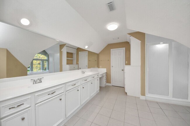 Building Photo - 33318 Winsford St