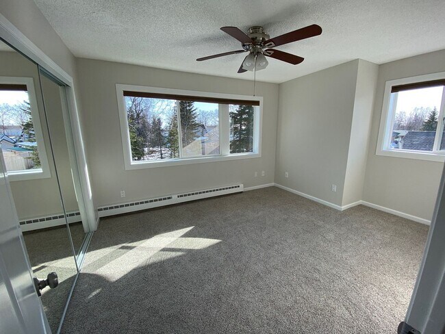 Building Photo - 108 S Tinker Ln