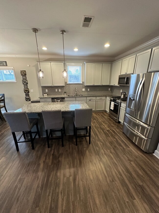 Building Photo - 335 National Dr