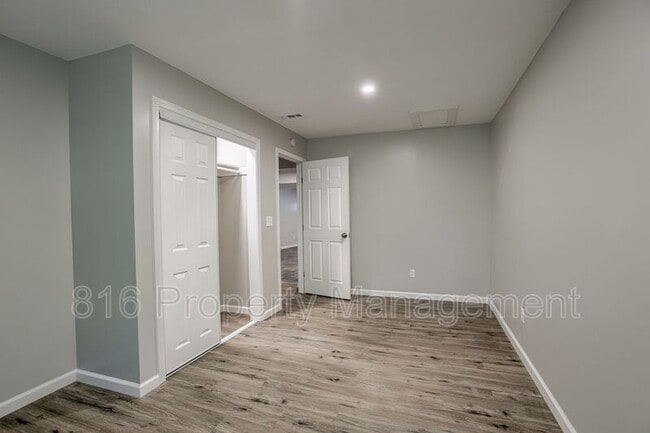 Building Photo - 8718-8720 E Winner Rd