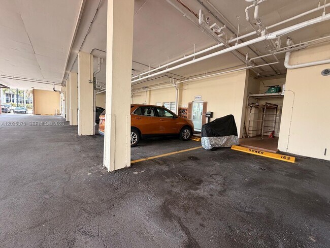 Building Photo - 1825 S Ocean Dr