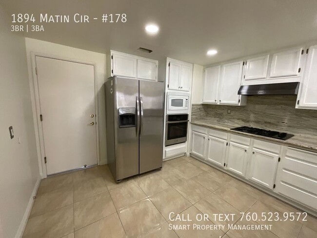 Building Photo - Upgraded Town Home 3BR/2.5BA  Great Locati...