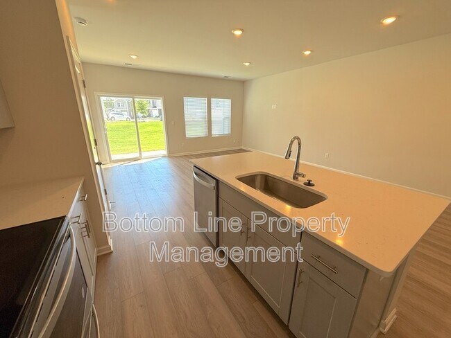 Building Photo - 1066 Plumcrest Dr