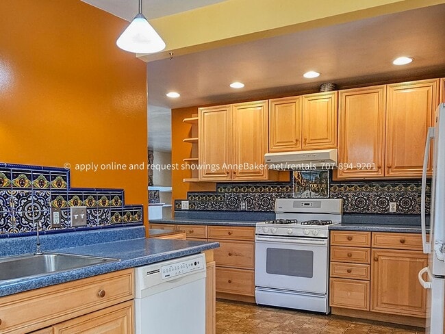 Building Photo - Exquisite Home among the Oak Trees