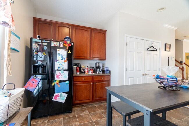 Building Photo - Beautiful townhome in Whitsett NC