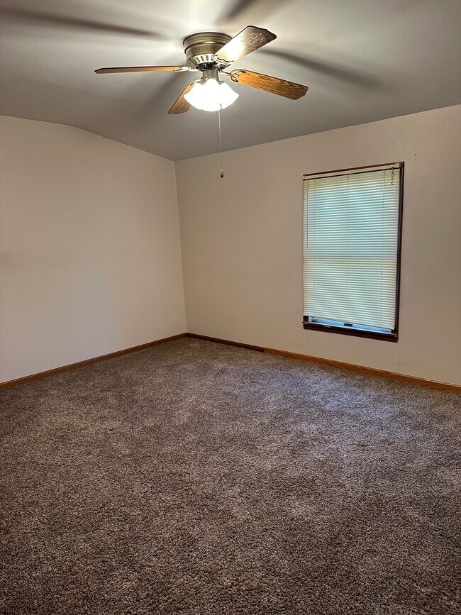 Building Photo - 7772 Huwer Rd