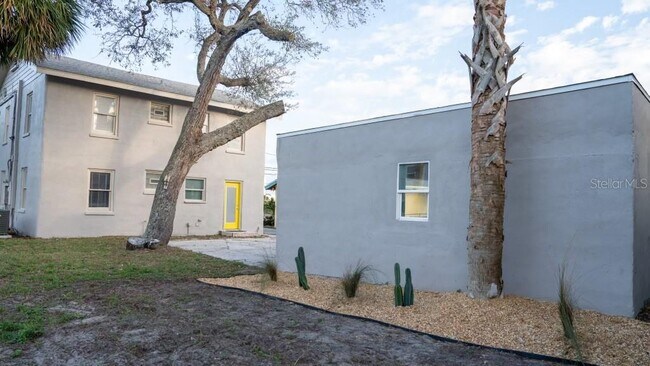 Building Photo - 121 N Hollywood Ave