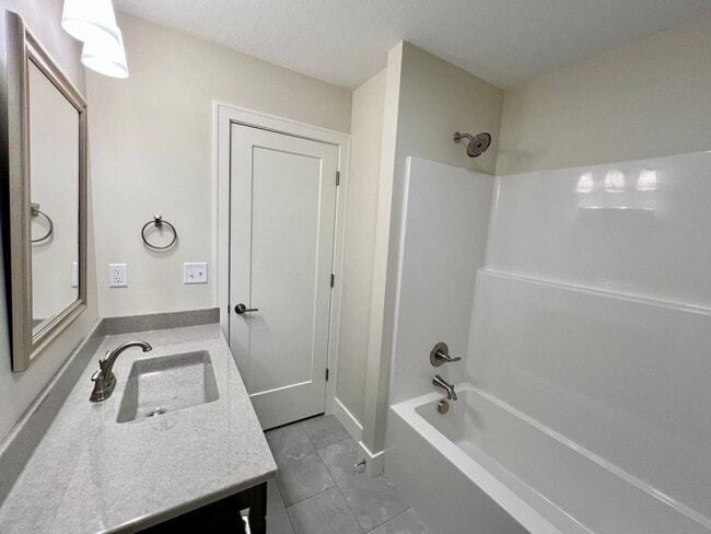 Building Photo - Newly built 3-bedroom duplex in Irvine Acres!