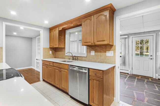 Kitchen - 27 Hillcrest Rd