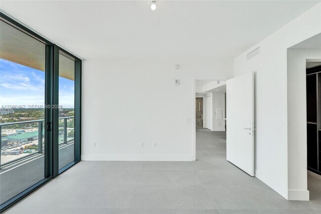 Building Photo - 1170 E Hallandale Beach Blvd