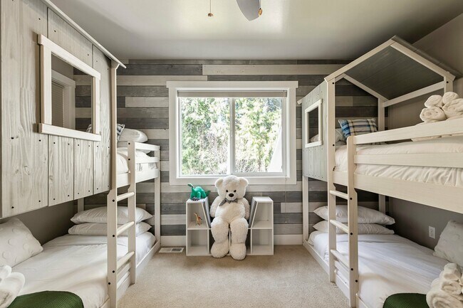 Building Photo - 37909 Theo Ln