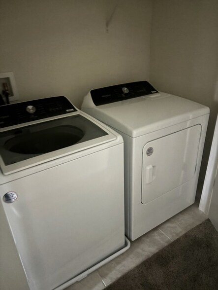 Building Photo - 2742 Fetching Trl