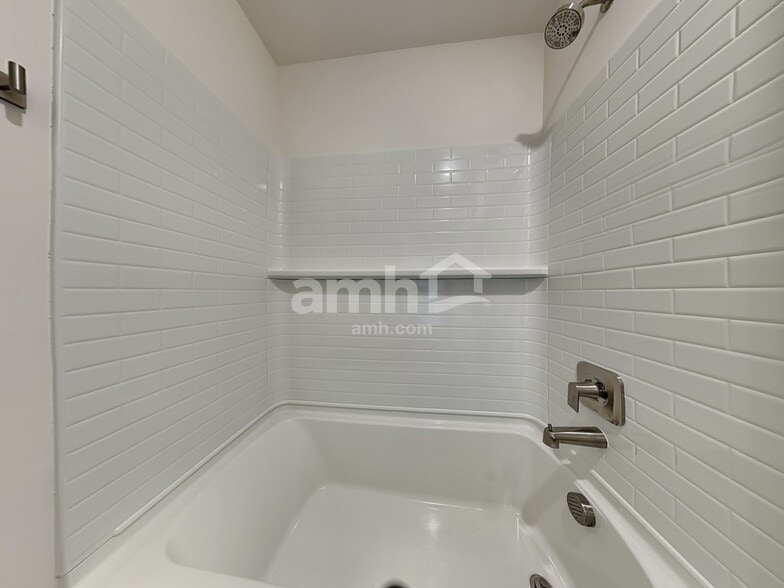 Building Photo - 7636 Verona Lp SW