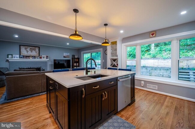 Building Photo - 2235 Abbotsford Dr