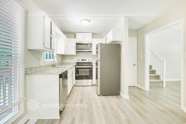 Building Photo - 24 Grapevine Dr