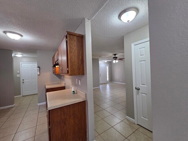 Building Photo - 4866 Royal Run Dr