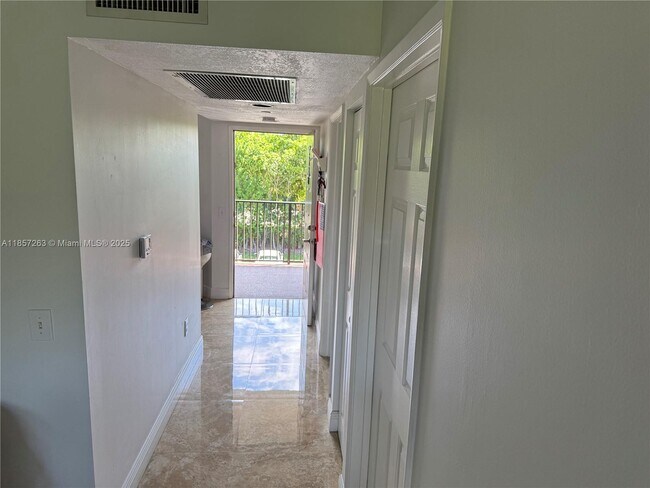 Building Photo - 12651 SW 16th Ct