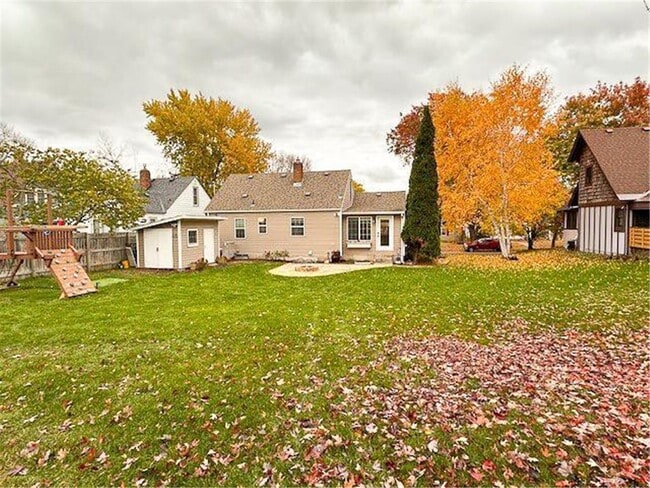 Building Photo - 2836 Dakota Ave S