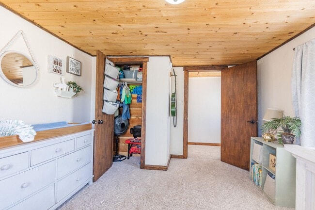 Building Photo - Private 3 bedroom, 1 bath with Large Fenced-in Backyard