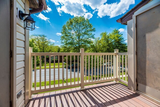 Building Photo - Condo Close to Downtown Frederick