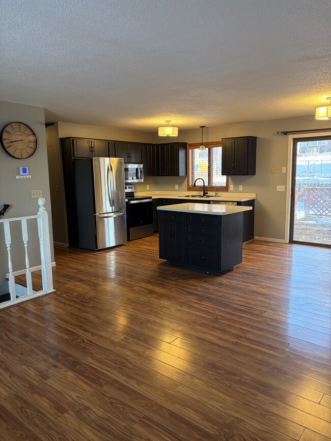 Building Photo - 1018 N Benton Dr