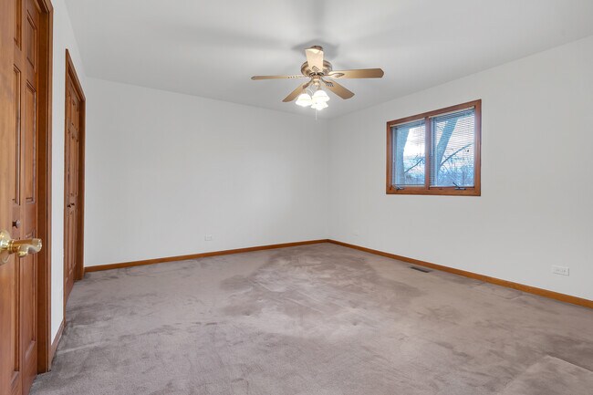 Building Photo - 1N280 Morse St