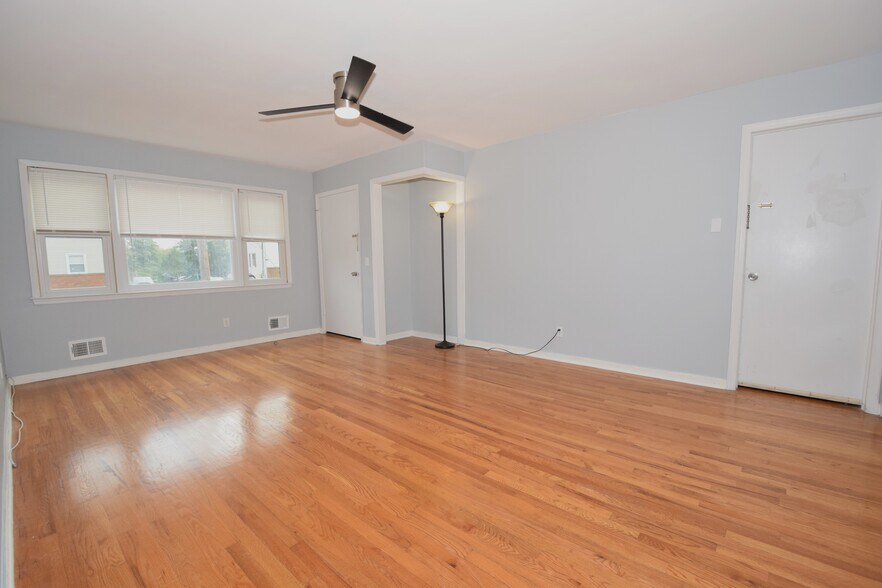 Living room w/remote control fan and light - 40 Glaser Ave