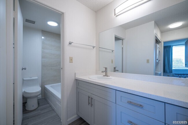 Building Photo - $2,395 / 1br - 514ft2 - The Highlander, 1bdrm, Incls Utilities, Avail April 1st (Aiea)