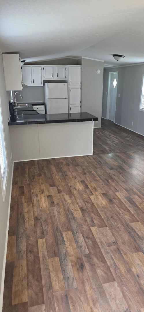 Building Photo - 3 Bed, 2 Bath Single Family